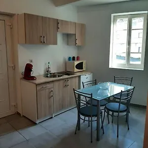  Appartement Confortable En Hyper Centre Parking Gratuit Dans La Rue Acces Avec Boite A Clee